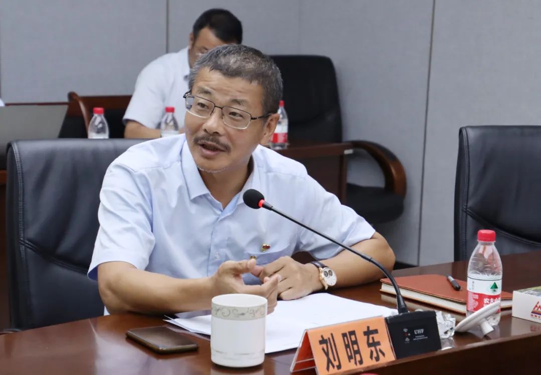海南海豚之星党委召开主题教育反面典型案例剖析会